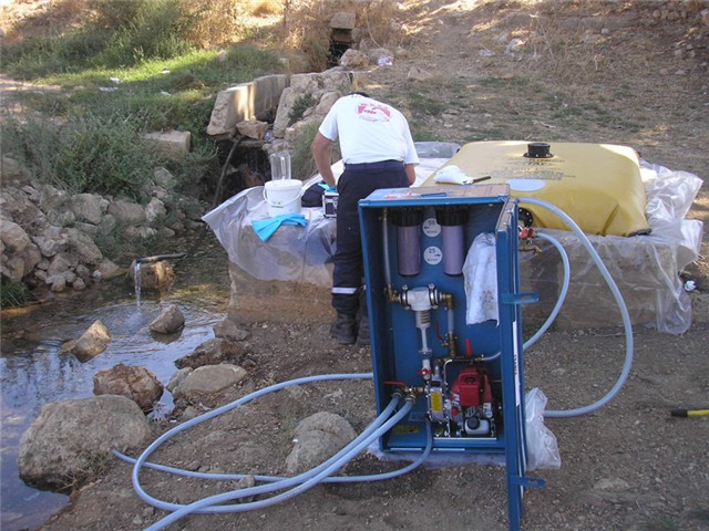 Emergency drinking water unit